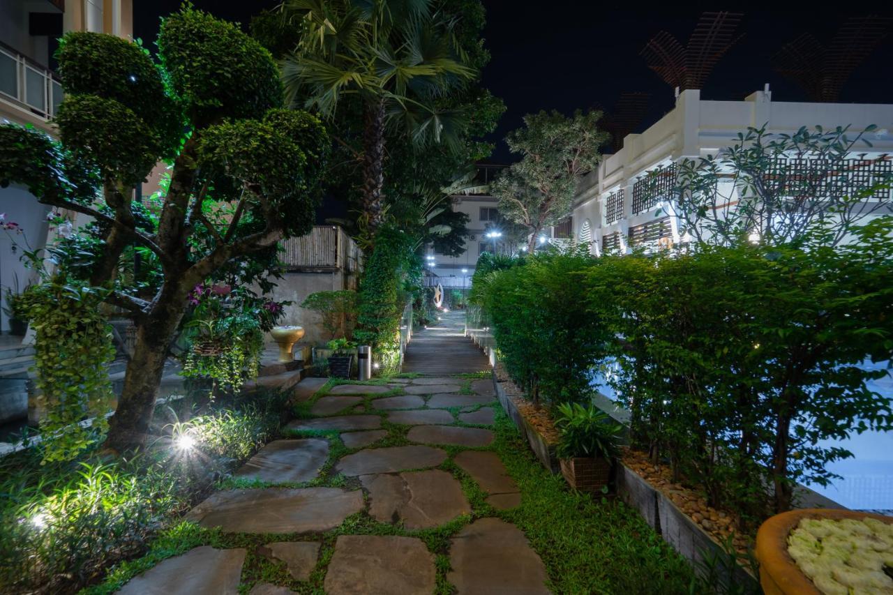 The Night Hotel Siem Reap Exterior photo